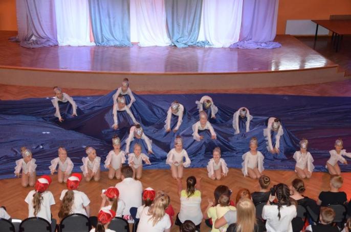 Międzypowiatowy Przegląd Szkolnych Zespołów Tanecznych w Kleczewie.