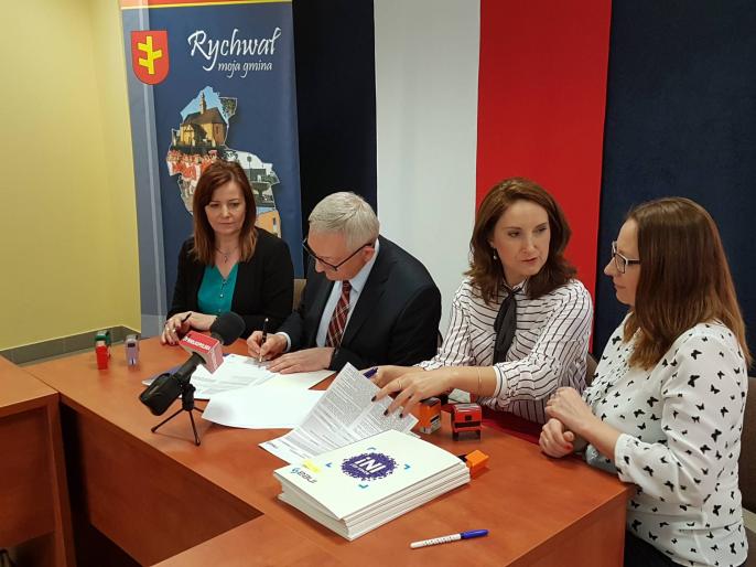 W Gminie Rychwał będzie światłowód.