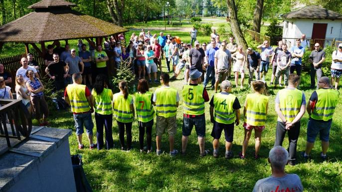 Akcja porządkowa na terenie przy Domu dla Dzieci i Młodzieży SZANSA w Kosewie