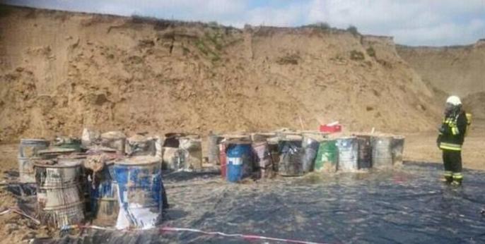 Niebezpieczne, dzikie składowisko