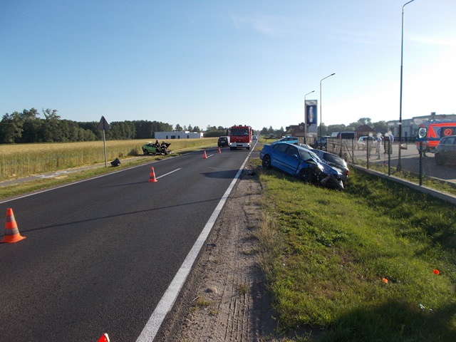 Trzy samochody w rowie