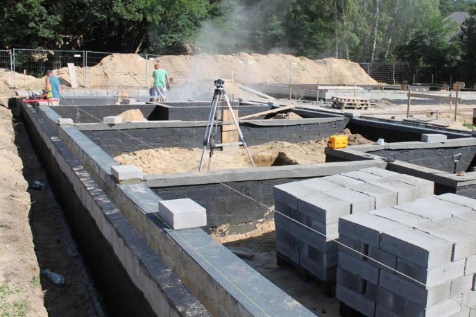 Budowa wychodzi z ziemi