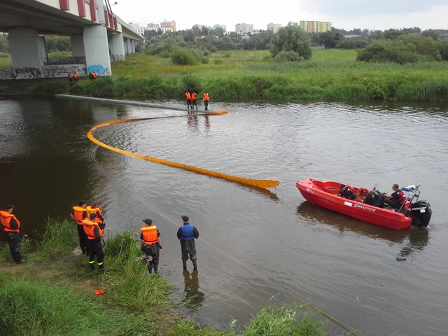 Wyciek oleju napędowego do rzeki Warty
