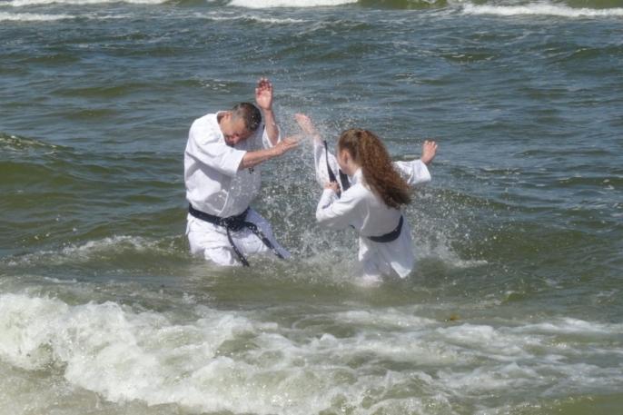 Młodzi karatecy wrócili znad morza