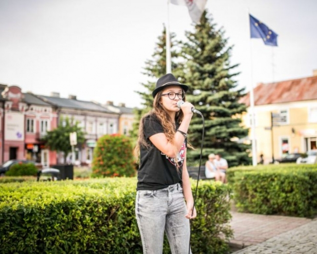 Wieczorne koncerty pod chmurką