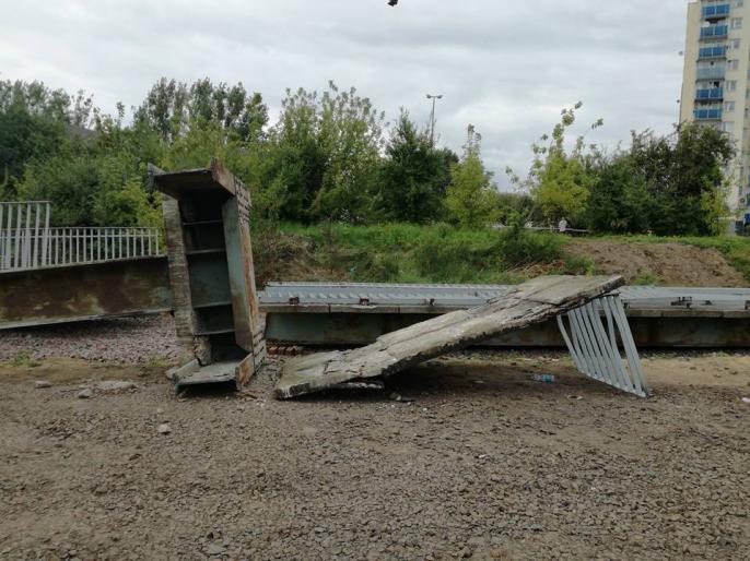 Konin: Kładka systematycznie znika. Po demontażu – budowa tunelu