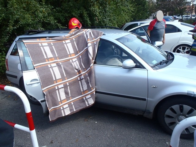 Znów dziecko zatrzaśnięte w samochodzie