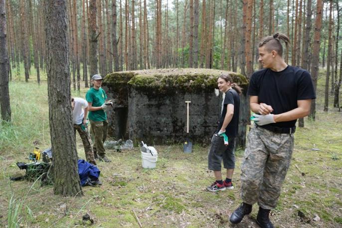 Walkiria odkopuje i sprząta schrony