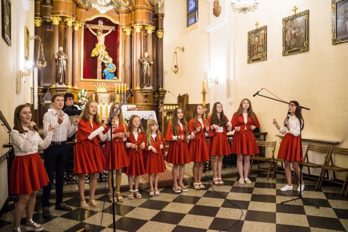 Dzieci Królowej u franciszkanów