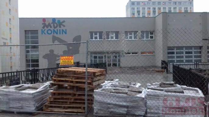 Konin: Ruszyła modernizacja otoczenia przy Młodzieżowym Domu Kultury