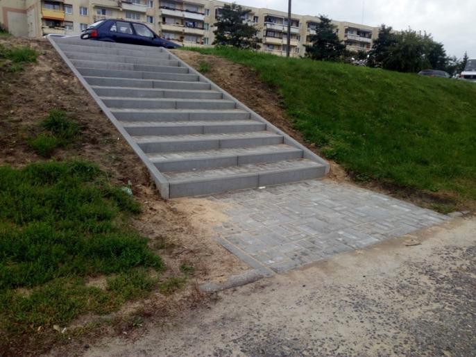 Konin: Nowe schody, nowe chodniki po bokach. Co z chodnikiem głównym?!