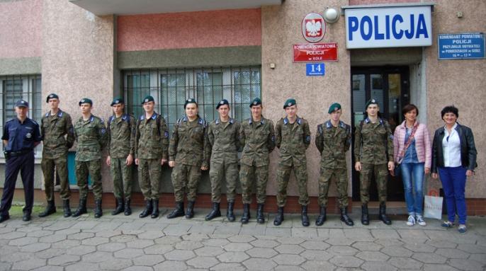 Klasy mundurowe z wizytą w kolskiej komendzie