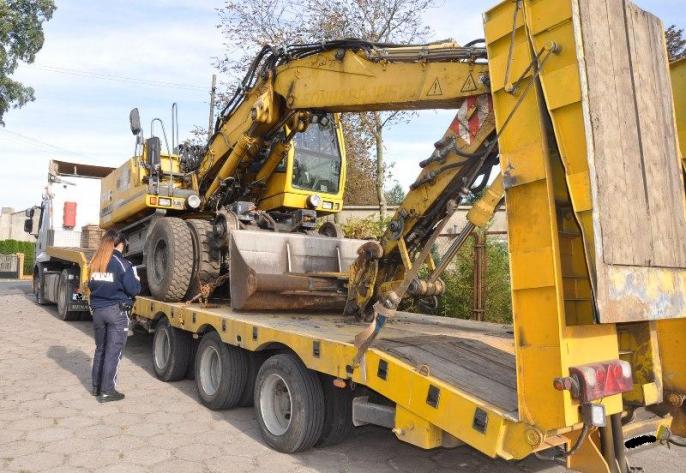 Policjanci odzyskali koparkę