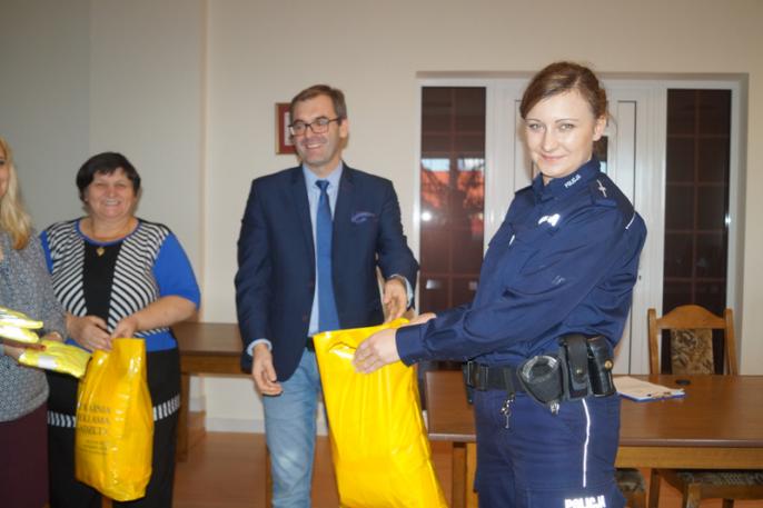 Odblaskowe kamizelki dla przedszkolaków z Wyszyny