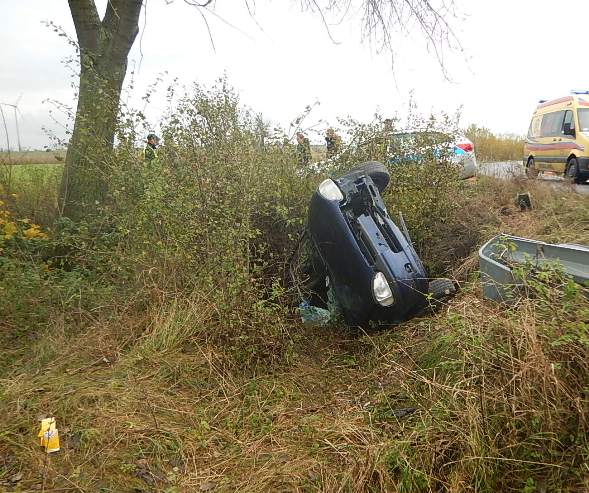 Samochodu osobowy wypadł z drogi w miejscowości Bagno gm. Babiak