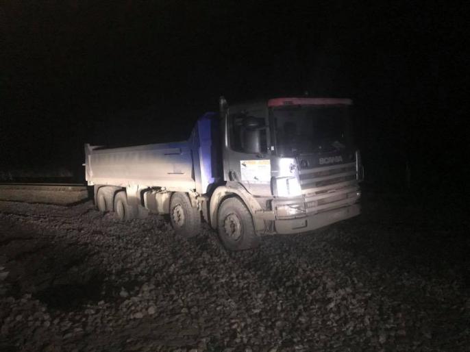 Ciężarówka zderzyła się z pociągiem