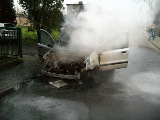 Pożar samochodu w Cieninie Kościelnym