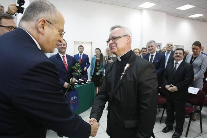 Krzyż Wolności i Solidarności dla Księdza Prałata Dariusza Kalińskiego