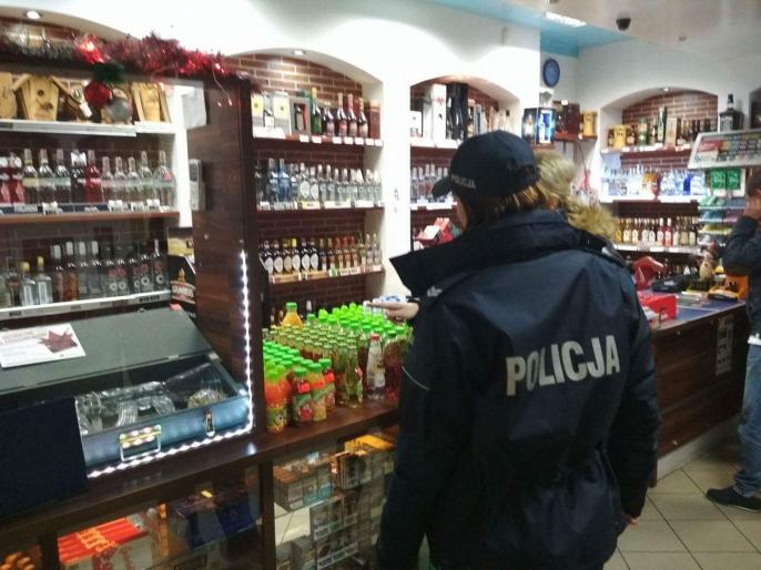 Policjanci sprawdzali sklepy alkoholowe