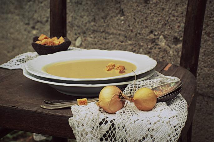 Przedwojenna kuchnia konińska (26) – Zupa cebulowa