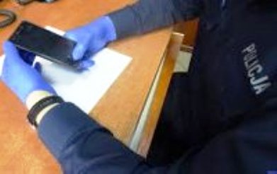 Policjanci odzyskali skradziony telefon