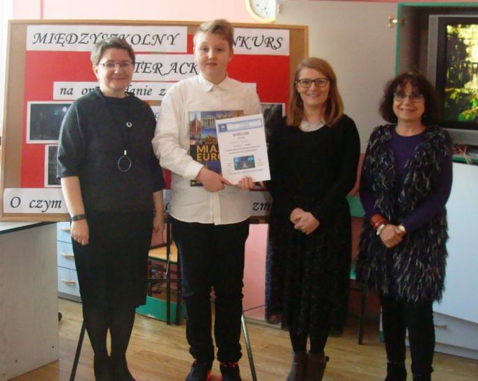 O czym szumi wiatr, gdy zapada zmrok