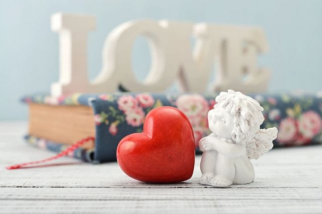 RANDKA W CIEMNO Z KSIĄŻKĄ