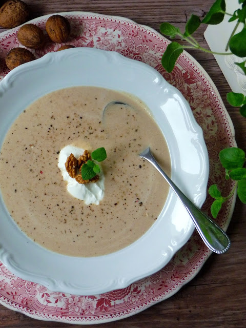 Przedwojenna kuchnia konińska (32) – Zupa orzechowa