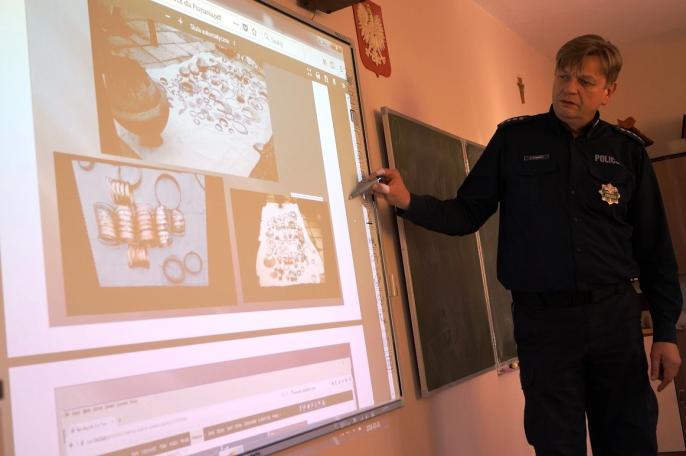 POZNAJEMY SWOJE KORZENIE