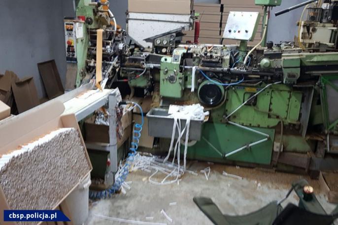 Kolejna nielegalna fabryka papierosów zliwkidowana