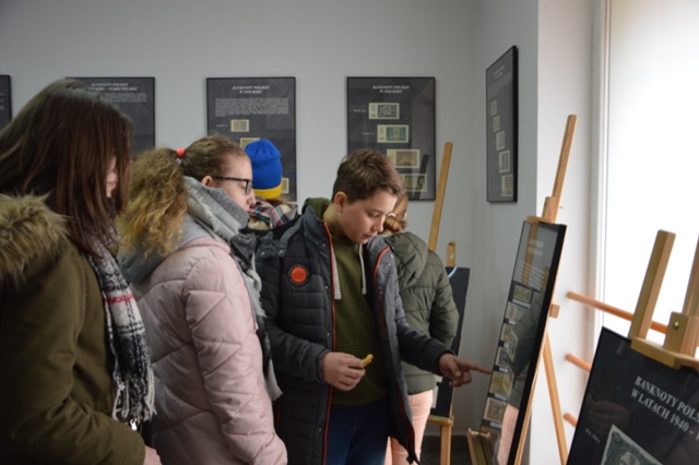 Wystawa banknotów w MDK w Słupcy