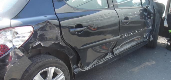 Dla zabawy przewracali samochody