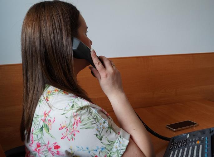 Dała się nabrać fałszywej policjantce