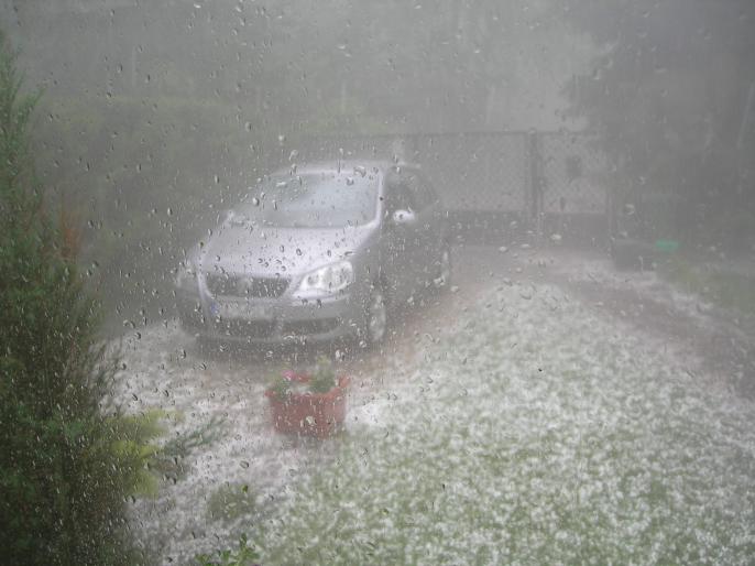 Komunikat ostrzegawczy – Burze z gradem