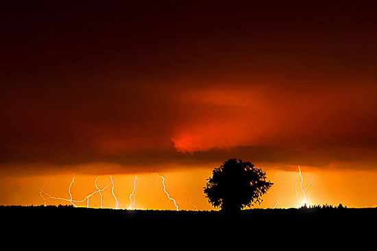 KOMUNIKAT OSTRZEGAWCZY BURZE !