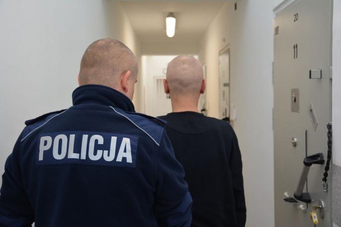 Płacili kradzionymi kartami