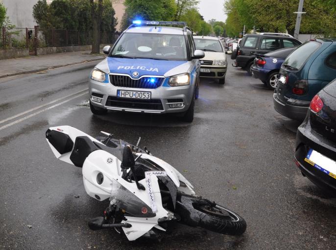 Policjanci udzielili pomocy uczestnikowi wypadku
