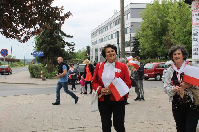 Rozdawali flagi i … lizaki