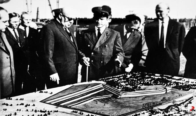 A tutaj, Towarzyszu Premierze, zrobimy kopalnię…