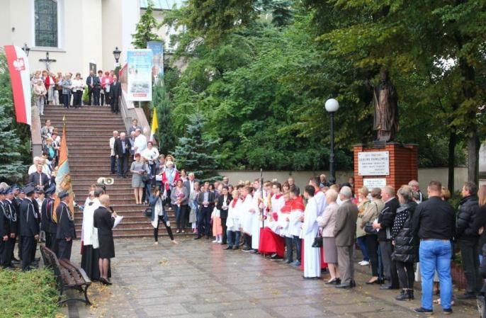 Tuliszków: Nawiedzenie figury św. Michała Archanioła