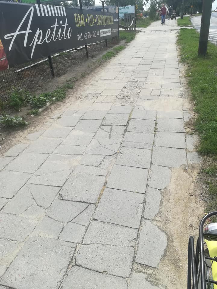 Czytelnicy piszą – Chodnik przy nowym Lidlu na Zatorzu