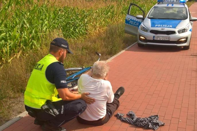 Policjanci odnaleźli wyczerpanego zaginionego