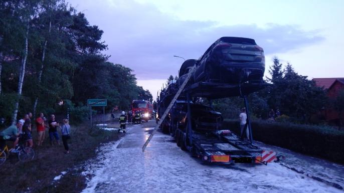 Pożar lawety z samochodami w Stefanowie