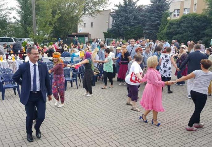 Foto – pstryk – Lokomotywa wyborcza ?