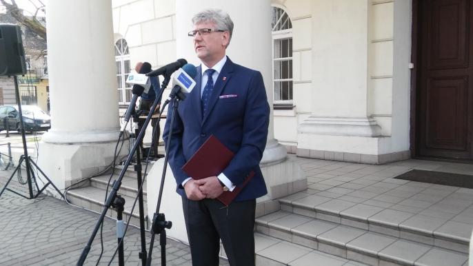 Rozłam w Kole ? PiS  przechodzi do Maciaszka ?