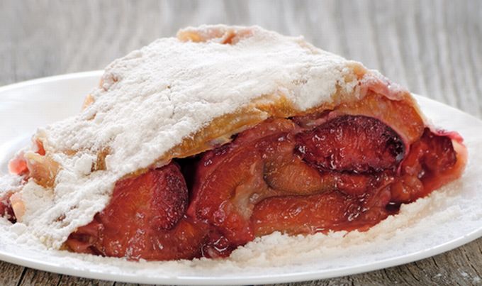Przedwojenna kuchnia konińska – Strudel ze śliwkami