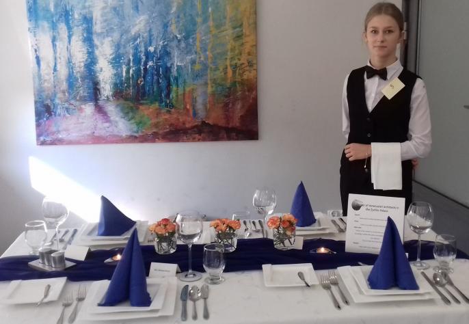 Uczennica ZSEU w Żychlinie na podium w wielkopolskim konkursie kelnerskim