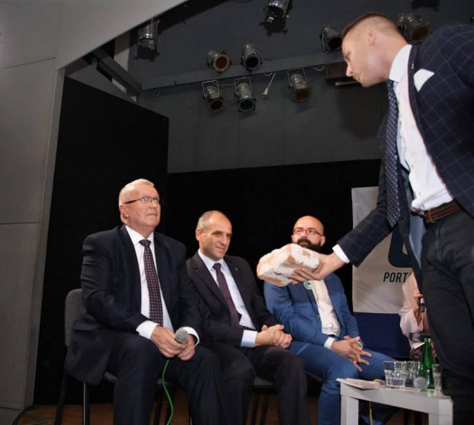 Niespodziewana dymisja ?