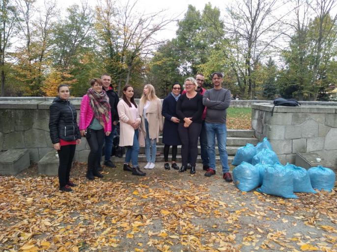 Słuchacze ZSCKU porządkowali konińskie cmentarze…