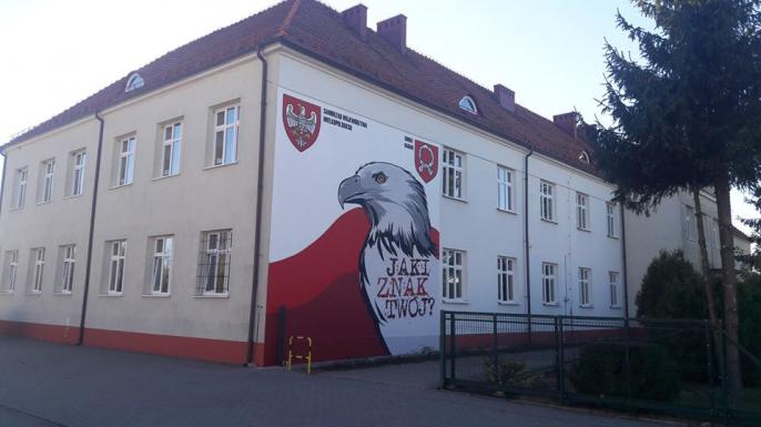 Patriotyczny mural w Babiaku